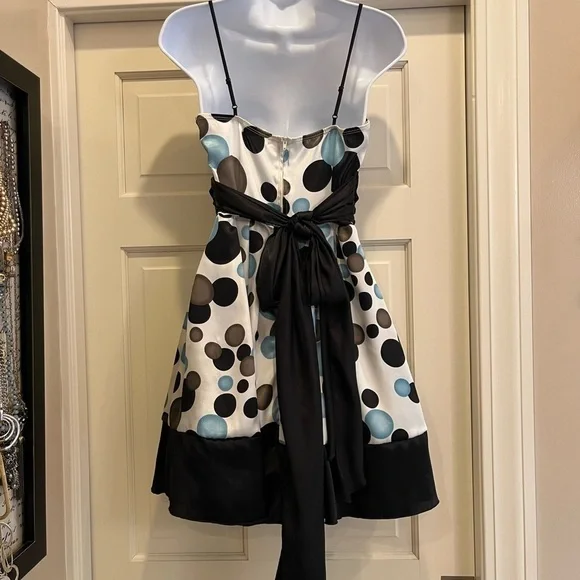 𝅺Like new black and teal polka dot short dress. Adorable!! - Picture 2 of 6